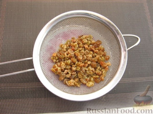 Сочники с творогом и изюмом