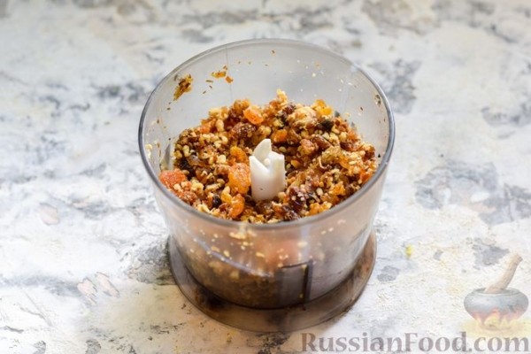 Рулетики из слоёного теста, с сухофруктами и орехами