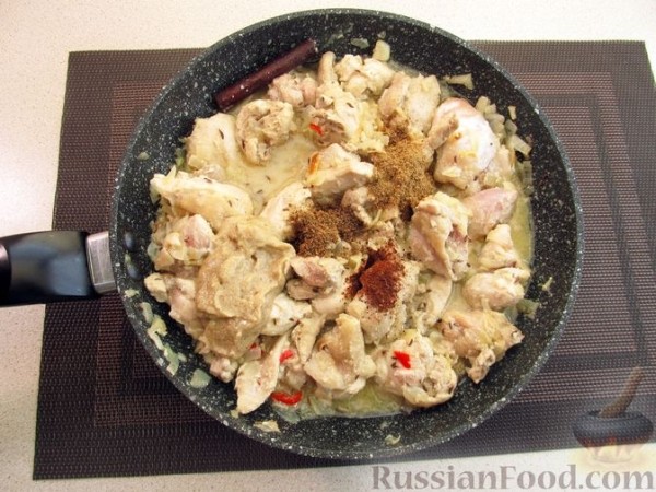 Курица карри с орехами