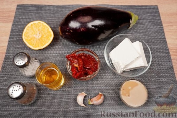 Закуска из запечённых баклажанов, вяленых томатов, тахини и феты, с питой