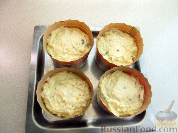 Творожные куличи с изюмом и цукатами