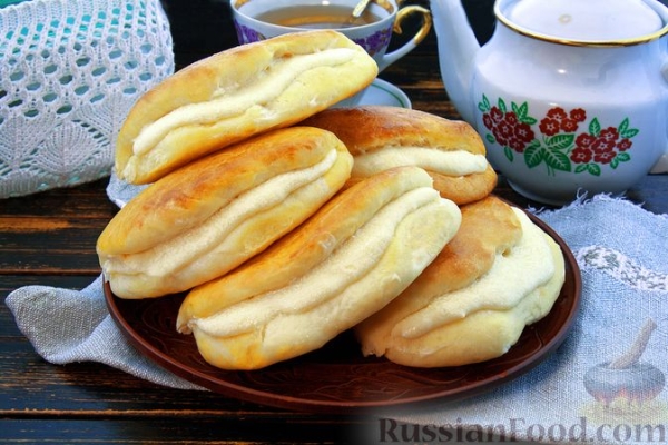 Сдобные дрожжевые сочники с масляно-заварным кремом
