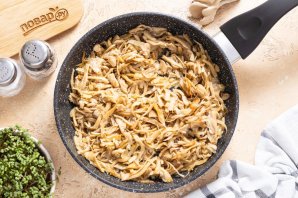 Картофель фаршированный вешенками