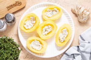 Картофель фаршированный вешенками