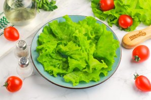 Салат с копченой треской и авокадо
