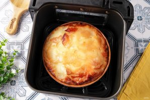Шарлотка с яблоками в аэрогриле