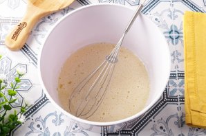 Шарлотка с яблоками в аэрогриле