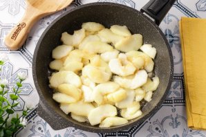 Шарлотка с яблоками в аэрогриле