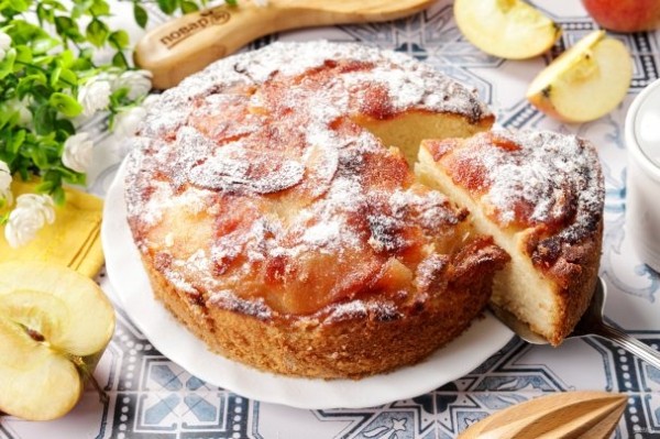 Шарлотка с яблоками в аэрогриле
