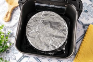 Шарлотка с яблоками в аэрогриле