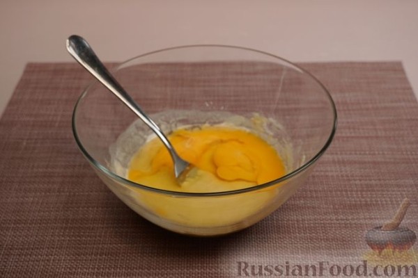 Отбивные из куриного филе в кляре с соевым соусом и сметаной