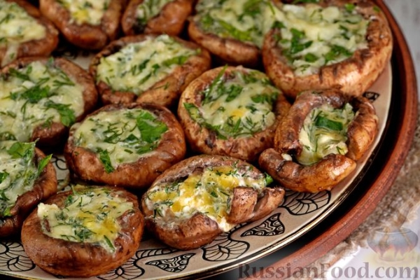 Шампиньоны с сырной начинкой (на мангале)