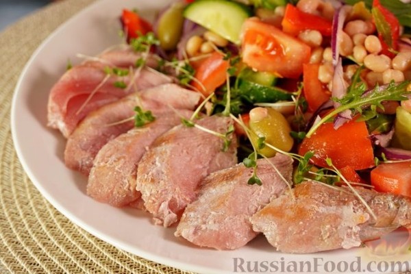 Тонасалата (салат с тунцом, фасолью и свежими овощами)