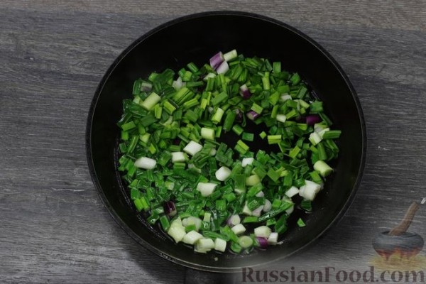 Пирог из рубленого теста с зелёным луком, грибами и сыром