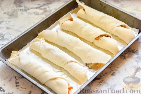 Рулетики из слоёного теста, с сухофруктами и орехами