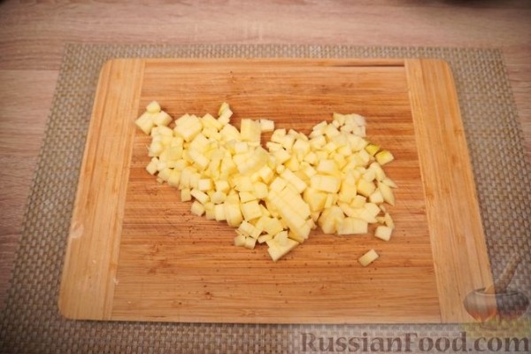 Салат из сельди, яблок и солёных огурцов