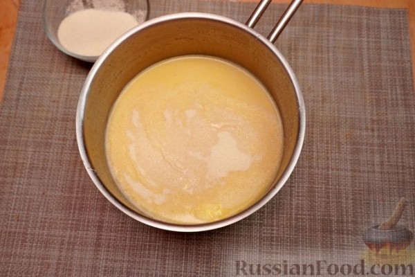 Манное суфле с яблоками и изюмом