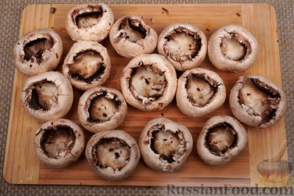 Шампиньоны с сырной начинкой (на мангале)