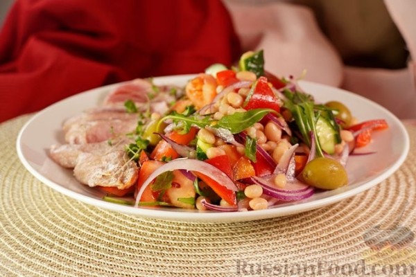 Тонасалата (салат с тунцом, фасолью и свежими овощами)