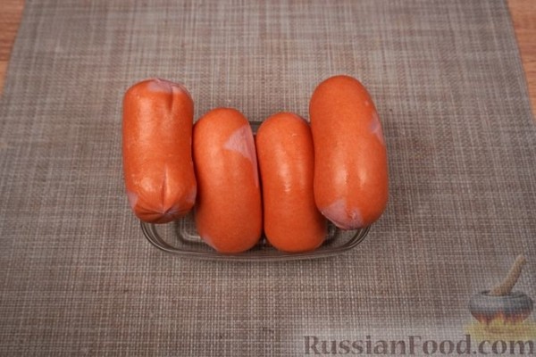 Сосиски, фаршированные сыром, жаренные на сковороде