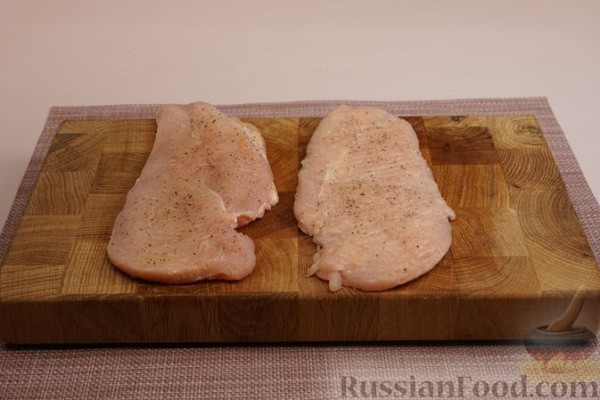 Отбивные из куриного филе в кляре с соевым соусом и сметаной