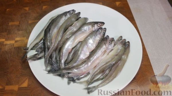 Жареная корюшка на сковороде