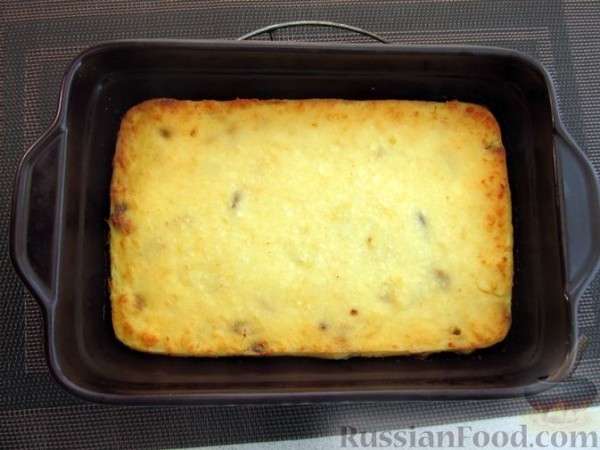 Творожная запеканка с манкой и изюмом (без муки)