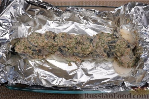 Скумбрия в горчично-сметанном маринаде, запечённая с картофелем