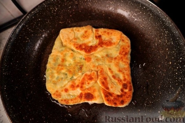 Плацинды с творогом и зеленью