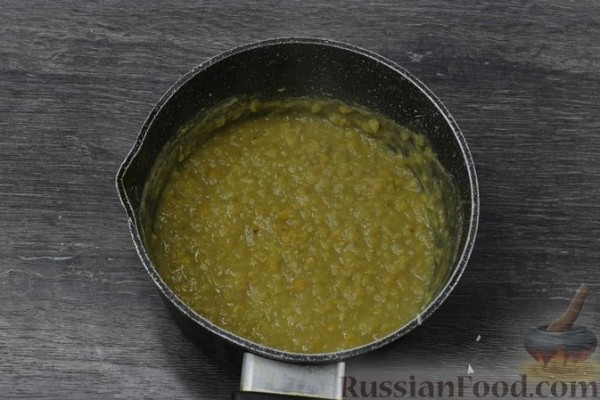 Треугольники из теста фило, с чечевицей
