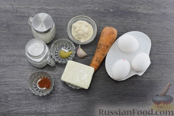 Яйца, фаршированные морковью и плавленым сыром