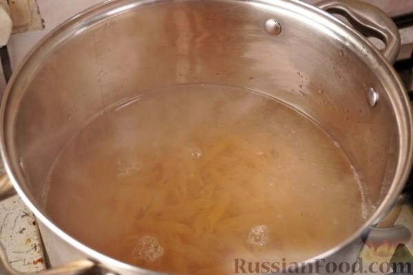 Пастицио (запеканка из макарон с фаршем и сыром, под соусом бешамель)