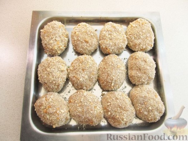 Свиные котлеты, запечённые в томатном соусе