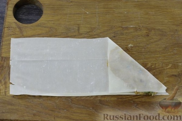 Треугольники из теста фило, с чечевицей