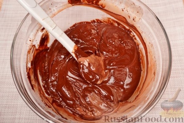 Риго Янчи (шоколадные пирожные со сливочным кремом и джемом)