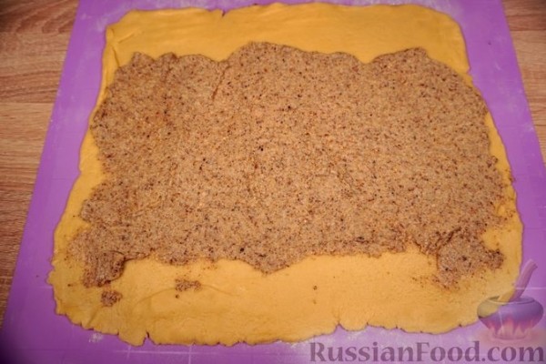 Песочный рулет с ореховой начинкой