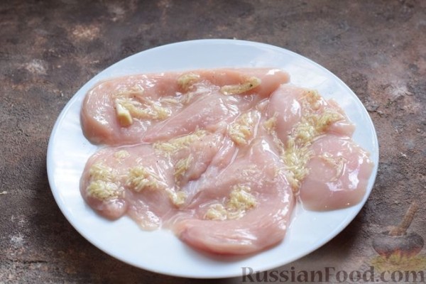 Куриные отбивные в сливочно-сырном соусе