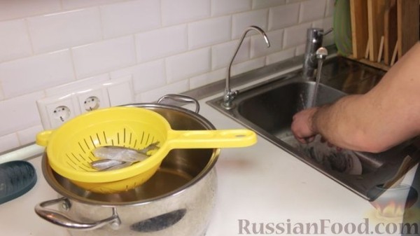 Жареная корюшка на сковороде
