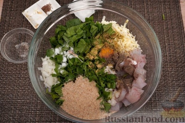 Штрудель с рыбой, салом, шпинатом и сыром