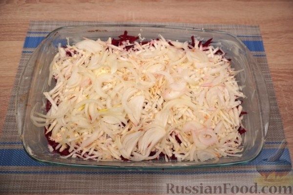 Запеканка со свёклой, капустой, горошком и сельдереем