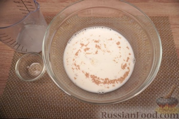 Дрожжевые оладьи с яблоками