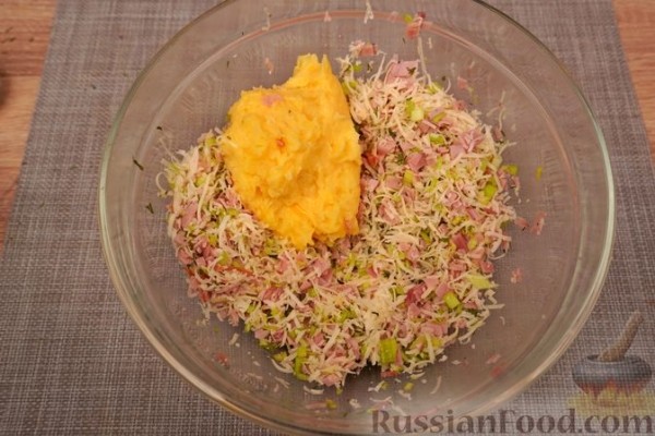 Запечённый картофель, фаршированный ветчиной и сыром