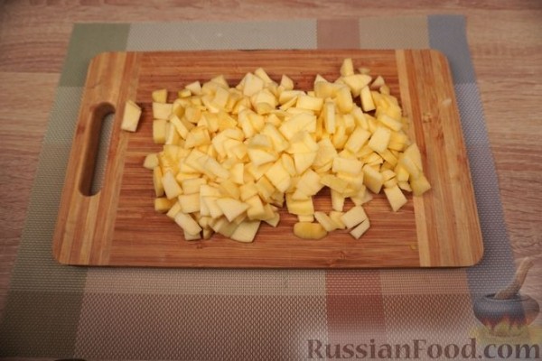 Дрожжевые оладьи с яблоками