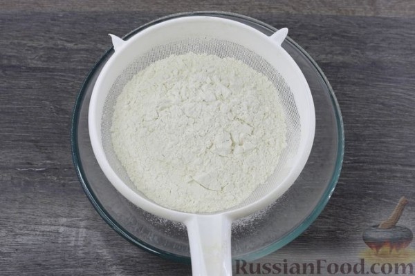 Пирог из рубленого теста с зелёным луком, грибами и сыром