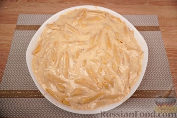 Пастицио (запеканка из макарон с фаршем и сыром, под соусом бешамель)