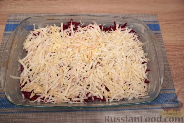 Запеканка со свёклой, капустой, горошком и сельдереем