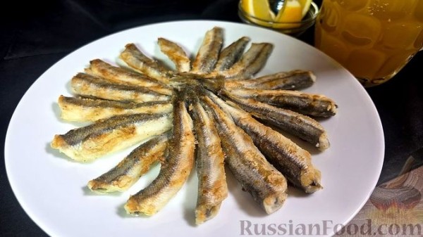 Жареная корюшка на сковороде