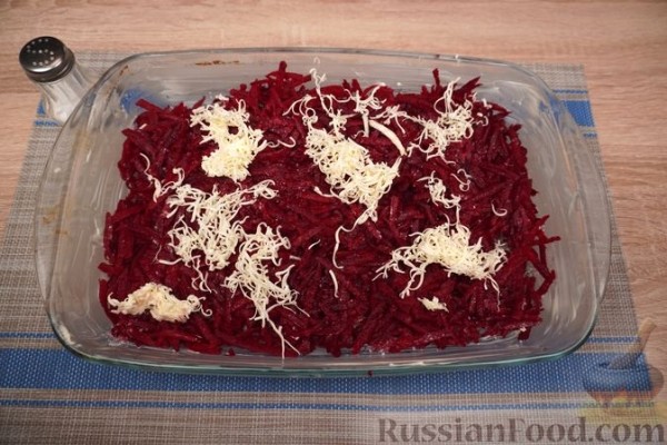 Запеканка со свёклой, капустой, горошком и сельдереем