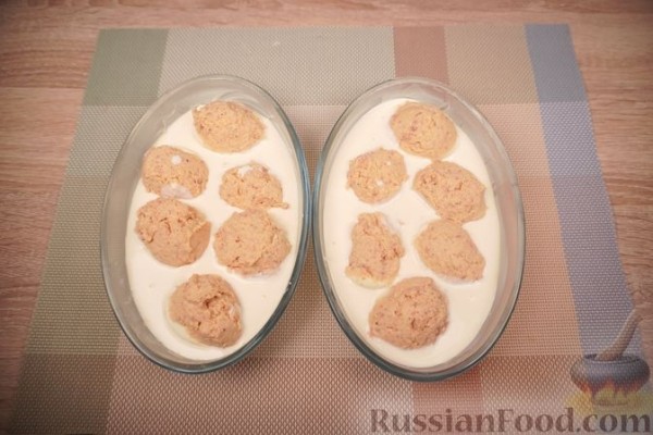 Запечённые яйца, фаршированные ветчиной
