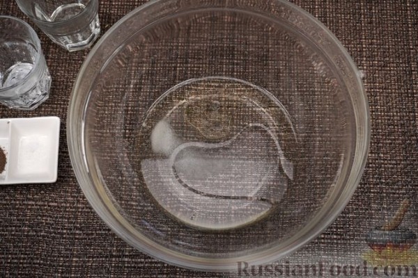 Штрудель с рыбой, салом, шпинатом и сыром
